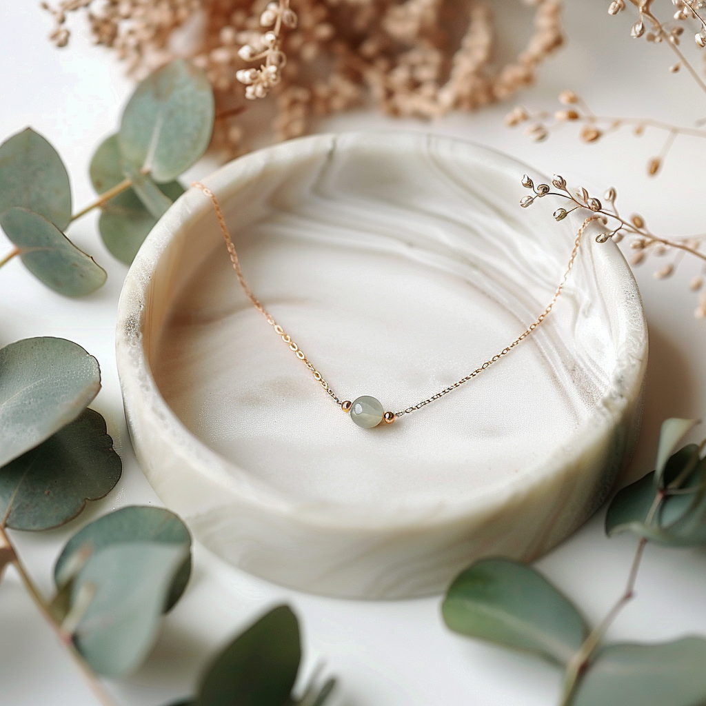 Collares de moda: Tendencias y estilos para brillar este año
